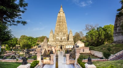 Bing wallpaper March 21, 2021. Mahabodhi Temple in Bodh Gaya, Bihar, India (© Tinnaporn Sathapornnanont/Shutterstock)