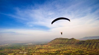 Bing wallpaper April 23, 2019. Paragliding in Kamshet and Panchgani, Maharashtra. (© Deep Pai/Moment/Getty Images)