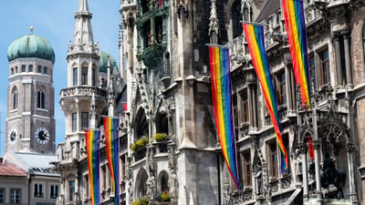 Bing wallpaper June 27, 2025. Neues Rathaus am Marienplatz, München (© Sven Hoppe/picture alliance/Getty Images)