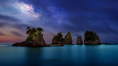 Bing wallpaper July 22, 2021. The Minokake-Iwa rocks off the coast of the Izu Peninsula, Japan (© Krzysztof Baranowski/Getty Images)