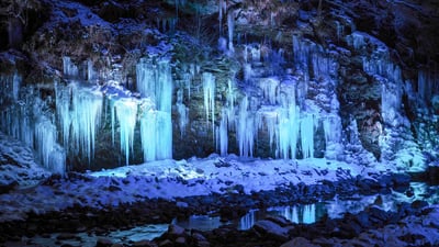 Bing wallpaper February 16, 2021. ｢三十槌の氷柱｣埼玉県, 秩父市 (© Mommyphoto/Shutter.com)