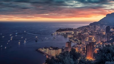 Bing wallpaper May 25, 2024. Monte Carlo au crépuscule, Monaco (© StockByM/Getty Images)