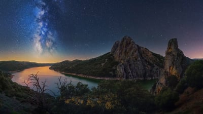 Bing wallpaper July 10, 2021. Milky Way over the Tagus River in Monfragüe National Park, Spain (© Miguel Angel Muñoz Ruiz/Cavan Images)
