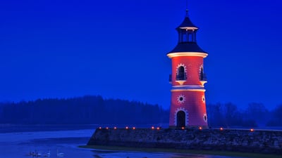 Bing wallpaper April 28, 2019. Leuchtturm in Moritzburg, Sachsen, Deutschland (© LianeM/Alamy Stock Photo)