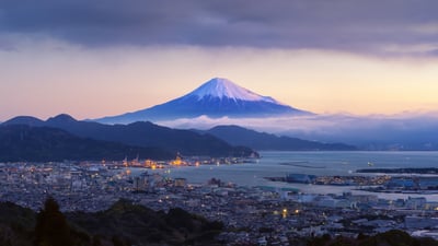 Bing wallpaper February 22, 2026. 富士山, 静岡県 (© Cravetiger/Getty Images)