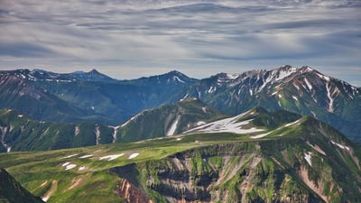 Bing wallpaper August 10, 2023. 夏の立山, 富山県 (© yasuki/Adobe Stock)