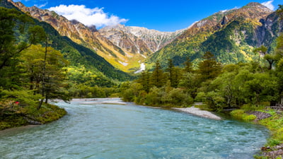 Bing wallpaper August 10, 2025. 中部山岳国立公園の上高地, 長野県 松本市 (© Poca Wander/Getty Images)