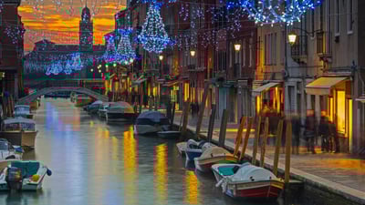 Bing wallpaper April 9, 2019. ｢マラーニ運河｣イタリア, ムラーノ (© John Warburton-Lee/DanitaDelimont.com)