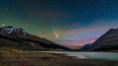 Bing wallpaper October 22, 2021. Comet NEOWISE streaks across the sky over Sunwapta Lake in Jasper National Park, Alberta, Canada (© Stocktrek Images, Inc./Alamy)