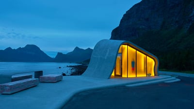 Bing wallpaper February 8, 2023. Ureddplassen, a rest area on the Helgelandskysten scenic route, Norway (© Eyesite/Alamy)