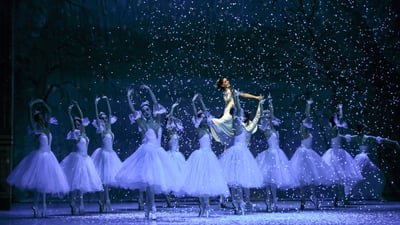 Bing wallpaper December 21, 2025. « Casse-Noisette » interprété par l’Opéra et Ballet d’État turc à Ankara, Turquie (© Anadolu/Getty Images)