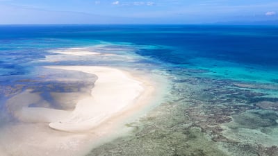 Bing wallpaper May 14, 2022. コンドイ浜, 沖縄 竹富島 (© Matjaz Corel/Alamy Stock Photo)