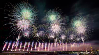 Bing wallpaper August 29, 2025. 全国花火競技大会, 秋田県, 大仙市 (© Toru Hanai/寄稿者/Getty Images)