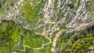 Bing wallpaper January 13, 2026. Les escaliers de la forteresse de Palamède, Nafplio, Grèce (© George Pachantouris/Getty Images)