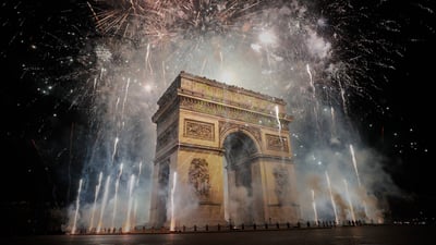Bing wallpaper December 30, 2024. Arc de Triomphe sous les feux d’artifice, Paris (© Kiran Ridley/Getty Images)
