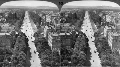 Bing wallpaper November 9, 2021. Carte stéréo Underwood & Underwood représentant l’avenue du Bois de Boulogne (Avenue Foch) prise depuis l’arc de Triomphe vers le mont Valérien (© JT Vintage/Glasshouse Images/Alamy Stock Photo)
