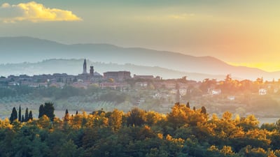 Bing wallpaper September 28, 2025. Cidade de Pienza, na Toscana, Itália (© zpagistock/Getty Images)