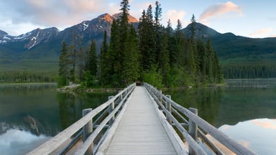 Bing wallpaper June 20, 2020. Pyramid Lake in Jasper National Park, Alberta, Canada (© Peter Adams Photography Ltd/Alamy Stock Photo)