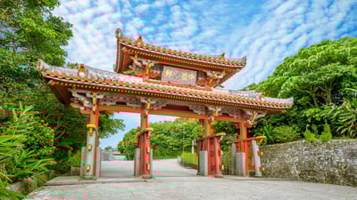 Bing wallpaper April 3, 2025. 首里城の守礼門, 沖縄県 那覇市 (© Richie Chan/Shutterstock)