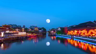 Bing wallpaper September 12, 2019. ｢秦淮河の満月｣中国, 南京 (© zyxeos30/Getty Images)