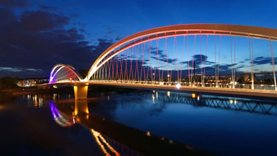 Bing wallpaper January 21, 2024. Beatus-Rhenanus-Brücke über den Rhein, zwischen Straßburg und Kehl, Straßburg, Frankreich (© mauritius images GmbH/Alamy)