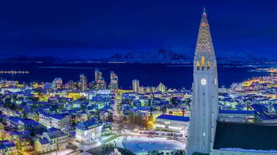 Bing wallpaper December 23, 2019. ｢レイキャヴィーク｣アイスランド (© Arctic-Images/Corbis Documentary/Getty Images)