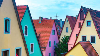 Bing wallpaper August 10, 2019. Bunte Häuserfassaden in Rothenburg ob der Tauber, Bayern, Deutschland (© Prisma by Dukas Presseagentur GmbH/Alamy Stock Photo)