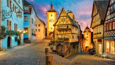 Bing wallpaper June 5, 2026. Plönlein mit Siebersturm und Kobolzeller Tor, Rothenburg ob der Tauber, Bayern (© Harald Nachtmann/Getty Images)