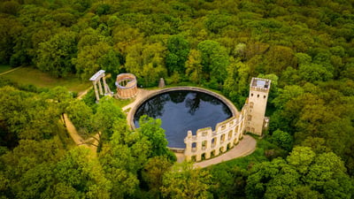 Bing wallpaper June 15, 2024. Ruinenberg, ein Hügel im Potsdamer Stadtteil Bornstedt (© Sabina Berezina/Getty Images)