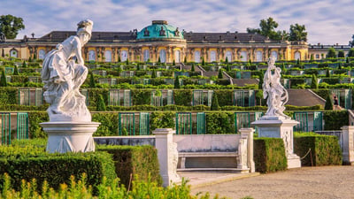 Bing wallpaper September 12, 2024. Schloss Sanssouci, Schlosspark, Potsdam, Brandenburg (© Günter Gräfenhain/Alamy)
