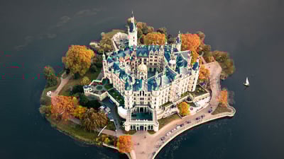 Bing wallpaper November 29, 2023. Schwerin Castle on Lake Schwerin, Mecklenburg-Vorpommern, Germany (© Hannes Wendt/Shutterstock)