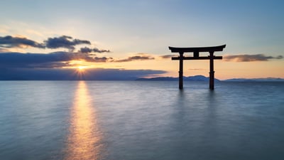 Bing wallpaper December 31, 2024. 朝日と白髭神社の鳥居, 滋賀県 高島市 (© Cavan Images/Alamy Stock Photo)