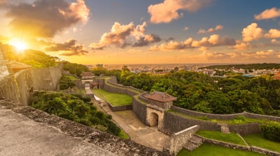 Bing wallpaper April 3, 2021. ｢首里城の久慶門｣沖縄, 那覇市 (© CLEMENT CAZOTTES/Alamy Stock Photo)