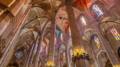 Bing wallpaper December 23, 2025. Canto de la Sibila, Catedral-Basílica de Santa María de Mallorca, Islas Baleares, España (© Daniel OUDIN/Alamy)