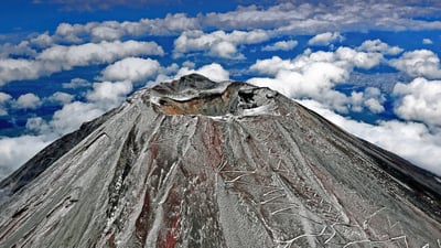 Bing wallpaper September 28, 2021. Mount Fuji in Japan (© The Asahi Shimbun/Getty Images)