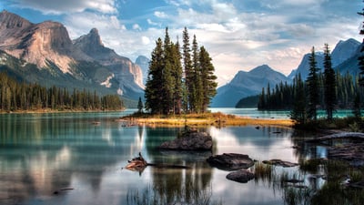 Bing wallpaper June 13, 2021. Spirit Island in Maligne Lake, Jasper National Park, Alberta, Canada (© Jeff Penner/EyeEm/Getty Images)