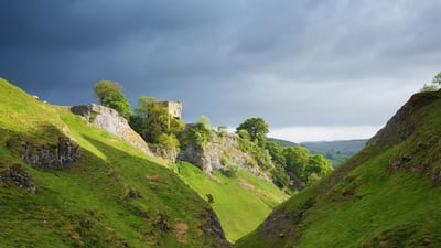 Bing wallpaper March 19, 2024. Cave Dale and Peveril Castle in Castleton, Peak District National Park, Derbyshire, England (© James Osmond/Alamy)