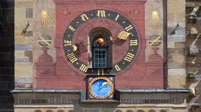 Bing wallpaper October 29, 2021. Astronomische Uhr am Kirchturm von St. Michael, Schwäbisch Hall, Baden-Württemberg (© imageBROKER/Helmut Meyer zur Capellen/Alamy Stock Photo)