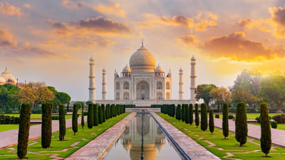 Bing wallpaper October 3, 2024. Taj Mahal in Agra, Uttar Pradesh, India (© Tanarch/Getty Images)
