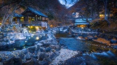 Bing wallpaper November 25, 2021. 宝川温泉, 群馬 （© Marco Bottigelli/Moment/Getty images）