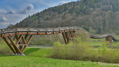 Bing wallpaper April 10, 2023. Tatzelwurm Holzbrücke, Essing, (© Rüdiger Hess/geo-select FotoArt)