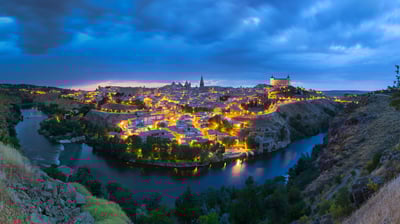 Bing wallpaper January 31, 2021. ｢日没後のトレド｣スペイン, カスティーリャ・ラ・マンチャ州 (© Frank Fischbach/Alamy)
