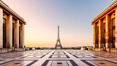 Bing wallpaper April 10, 2026. Le Trocadéro et la Tour Eiffel à l’aube, Paris (© Alexander Spatari/Getty Images)