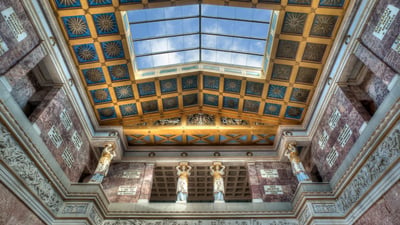 Bing wallpaper April 17, 2021. Innenansicht der Walhalla mit den Karyatiden auf der Empore, Donaustauf, Bayern (© imageBROKER/Alamy Stock Photo)