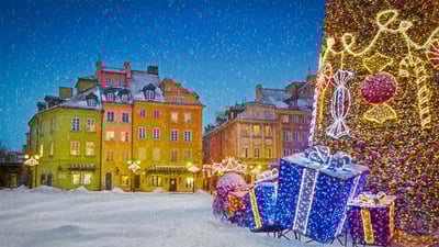 Bing wallpaper December 25, 2019. Christmas decorations in Warsaw, Poland (© David Milsen/Alamy)