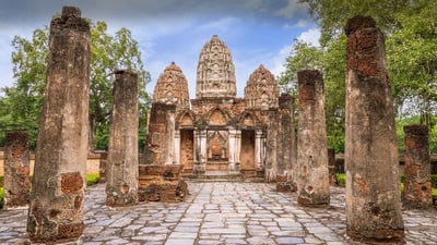 Bing wallpaper May 26, 2023. Wat Sri Sawai in Sukhothai Historical Park, Thailand (© Casper1774 Studio/Shutterstock)