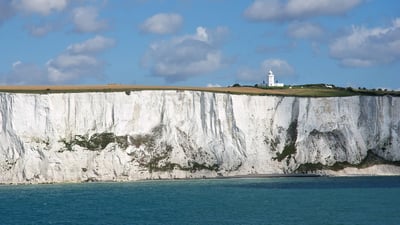Bing wallpaper January 7, 2021. White Cliffs of Dover, England (© LisaValder/Getty Images)