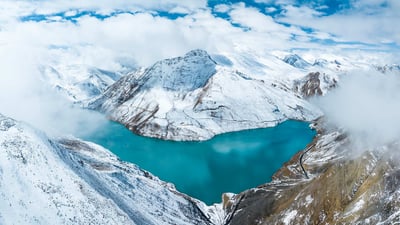 Bing wallpaper December 20, 2024. 满拉水库的雪景，日喀则，中国西藏自治区 (© Zhang Zhenqi/VCG via Getty Images)