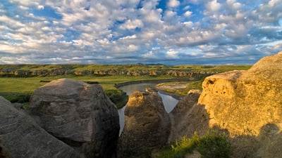 Bing wallpaper June 21, 2022. Writing-On-Stone Provincial Park/Áísínai'pi, Alberta (© Philippe Widling/Getty Images)