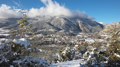 Bing wallpaper December 19, 2023. Barcelonnette aux portes des Hautes Vallées de l'Ubay, Alpes-de-Haute-Provence, France (© iStock/Getty Images Plus)